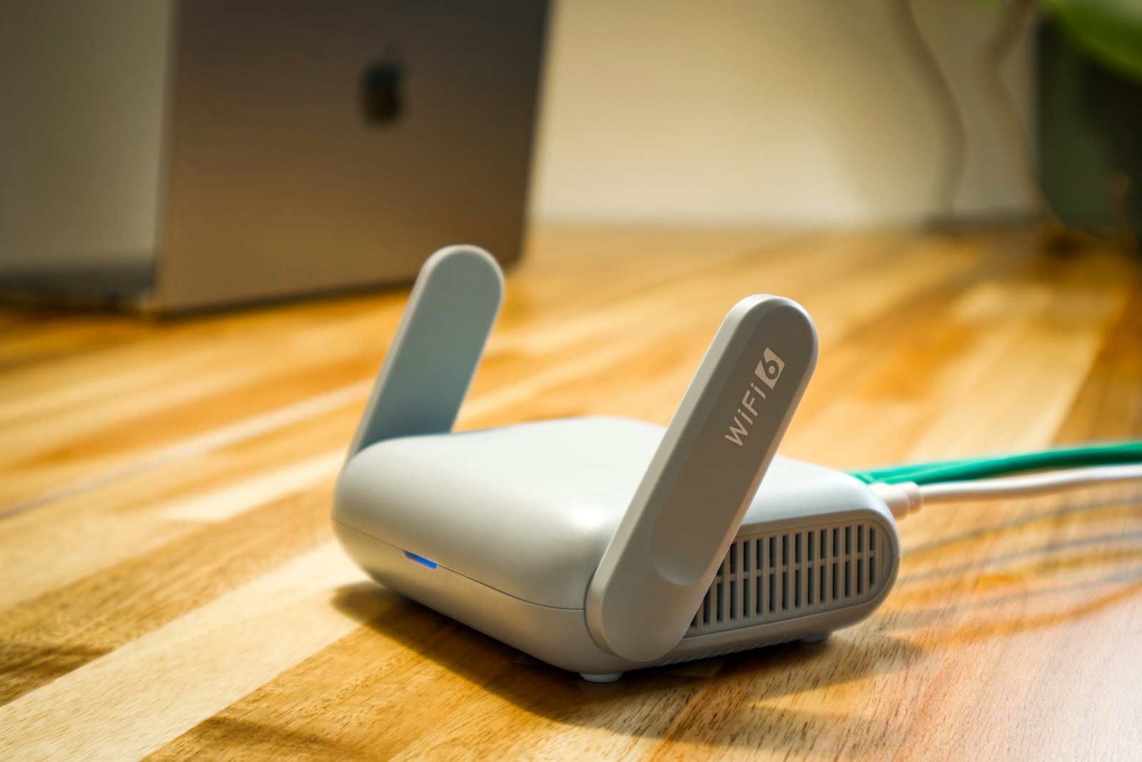 Router Wi-Fi com cabo Ethernet ligado para resolver buffering IPTV em Portugal